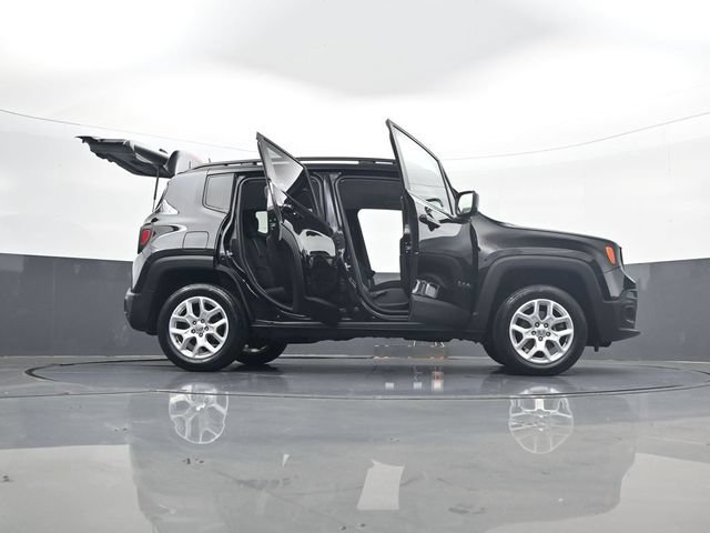 Used 2018 Jeep Renegade Latitude w/ Cold Weather Group AWD/4WD image 33
