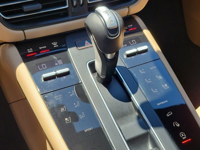 Certified 2023 Porsche Macan AWD/4WD image 35