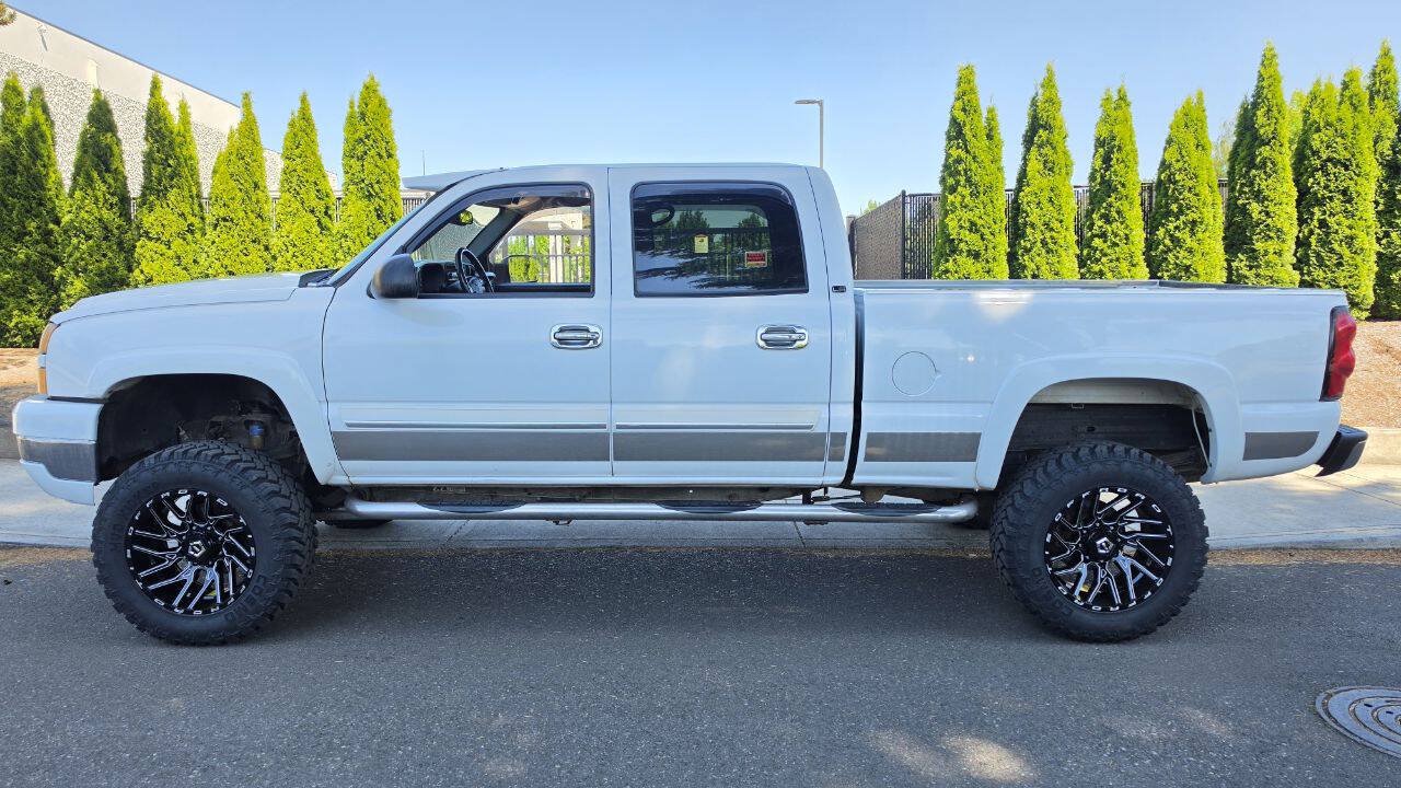 Used 2005 Chevrolet Silverado 2500 LS w/ Heavy-Duty Power Package AWD/4WD image 8