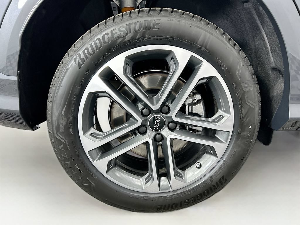 Used 2025 Audi Q5 Premium AWD/4WD image 32