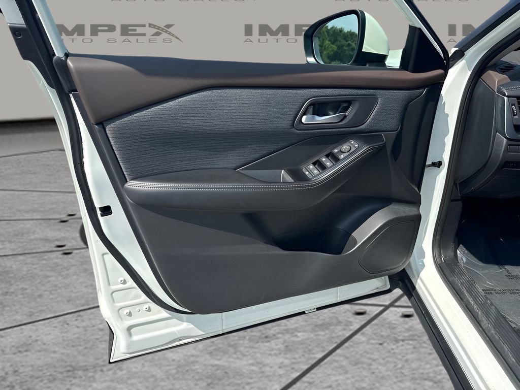 Used 2023 Nissan Rogue SV FWD image 16
