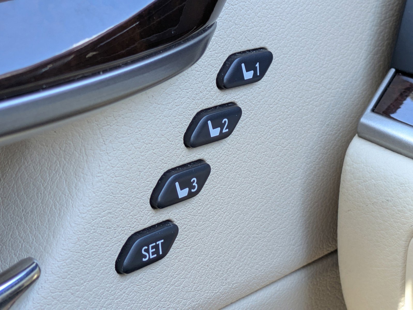 Used 2016 Lexus ES 350 w/ Luxury Package w/Wood Trim image 19