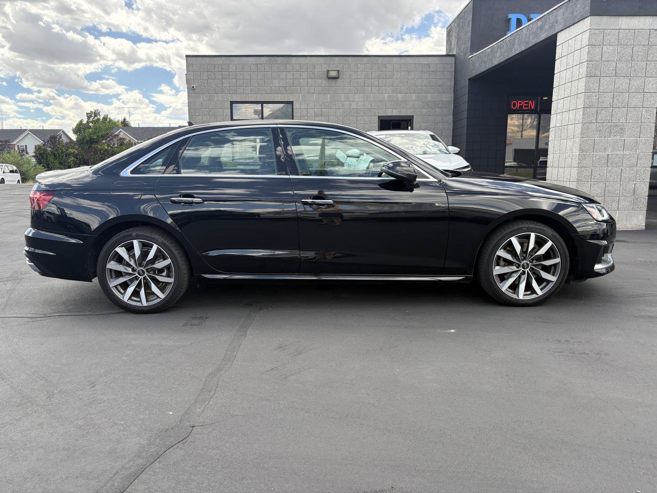Used 2023 Audi A4 2.0T Premium w/ Convenience Package AWD/4WD image 4