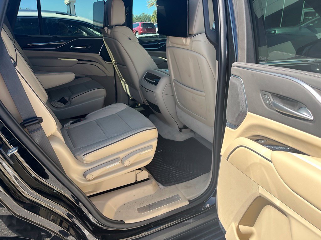 Used 2023 Cadillac Escalade Premium Luxury AWD/4WD image 7
