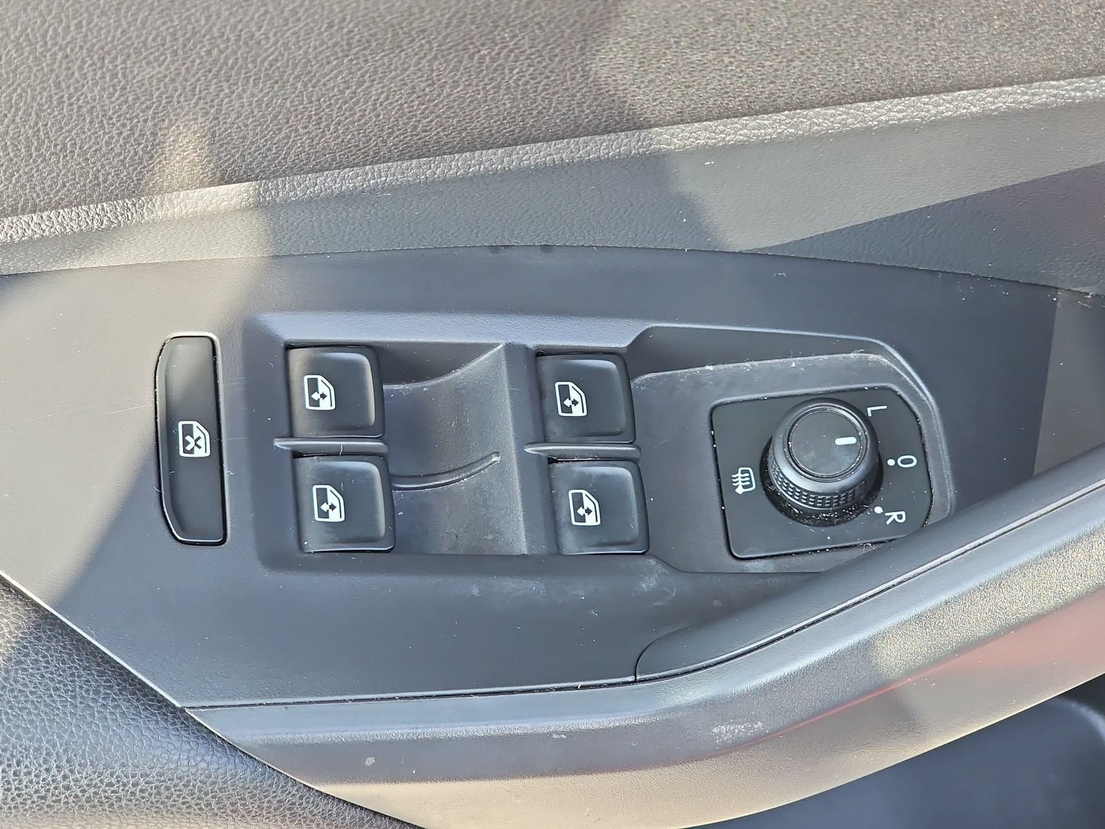 Used 2019 Volkswagen Jetta SEL Premium FWD image 26