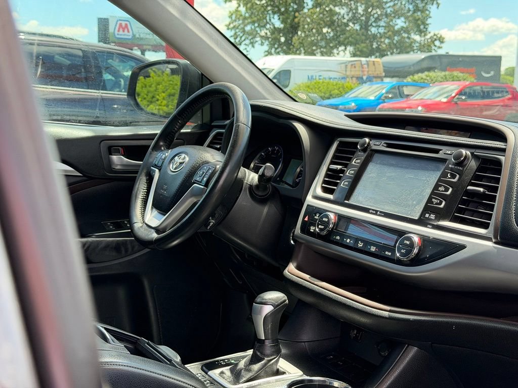 Used 2015 Toyota Highlander XLE FWD image 43