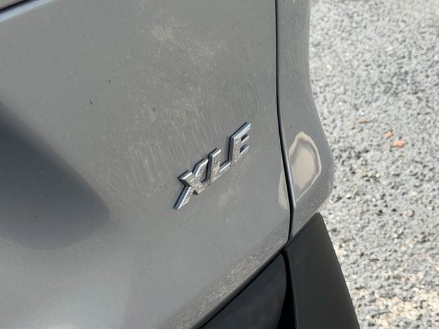 Used 2021 Toyota RAV4 XLE FWD image 17