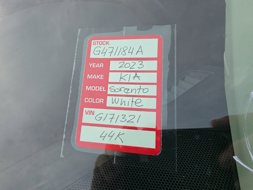 Certified 2023 Kia Sorento LX FWD image 9