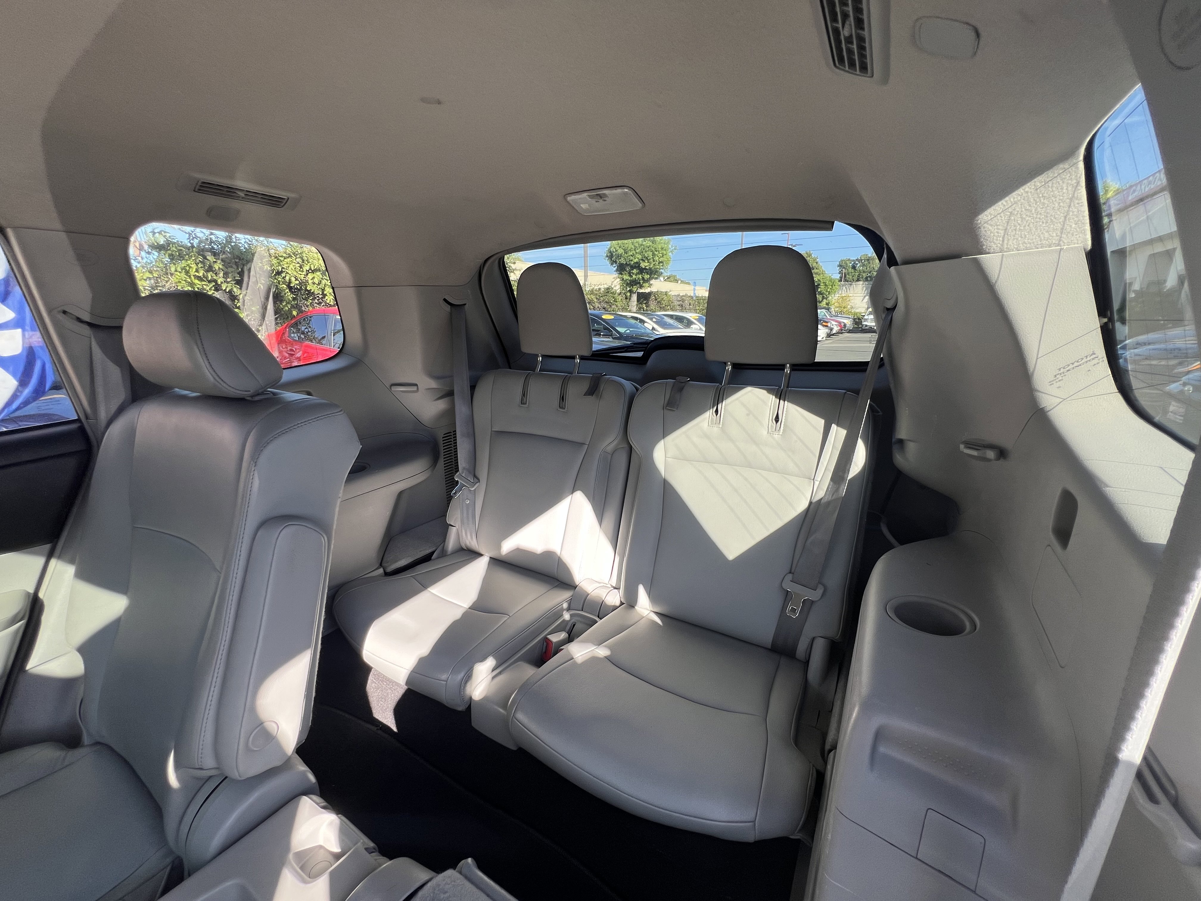 Used 2011 Toyota Highlander SE w/ Tow Pkg FWD image 28