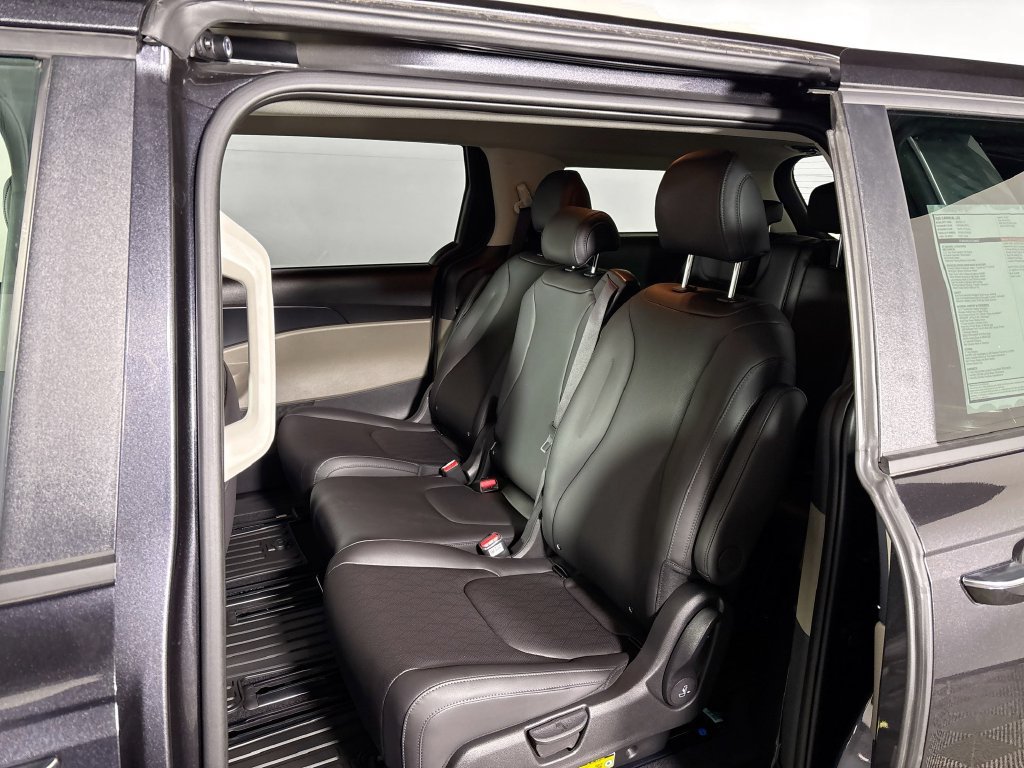 New 2026 Kia Carnival FWD image 19