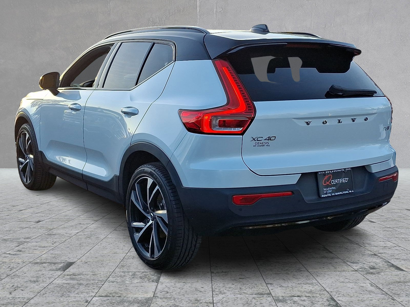 Used 2021 Volvo XC40 T5 R-Design w/ Climate Package image 7