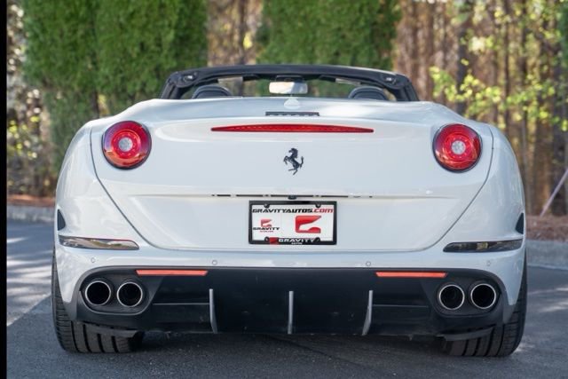 Used 2016 Ferrari California T RWD image 27