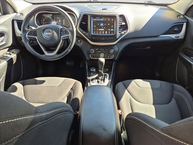 Used 2015 Jeep Cherokee Latitude w/ Comfort/Convenience Group AWD/4WD image 17
