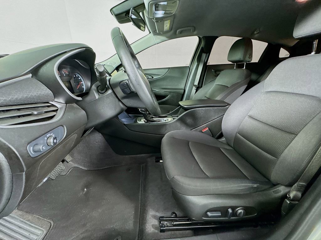 Used 2025 Chevrolet Malibu RS image 25