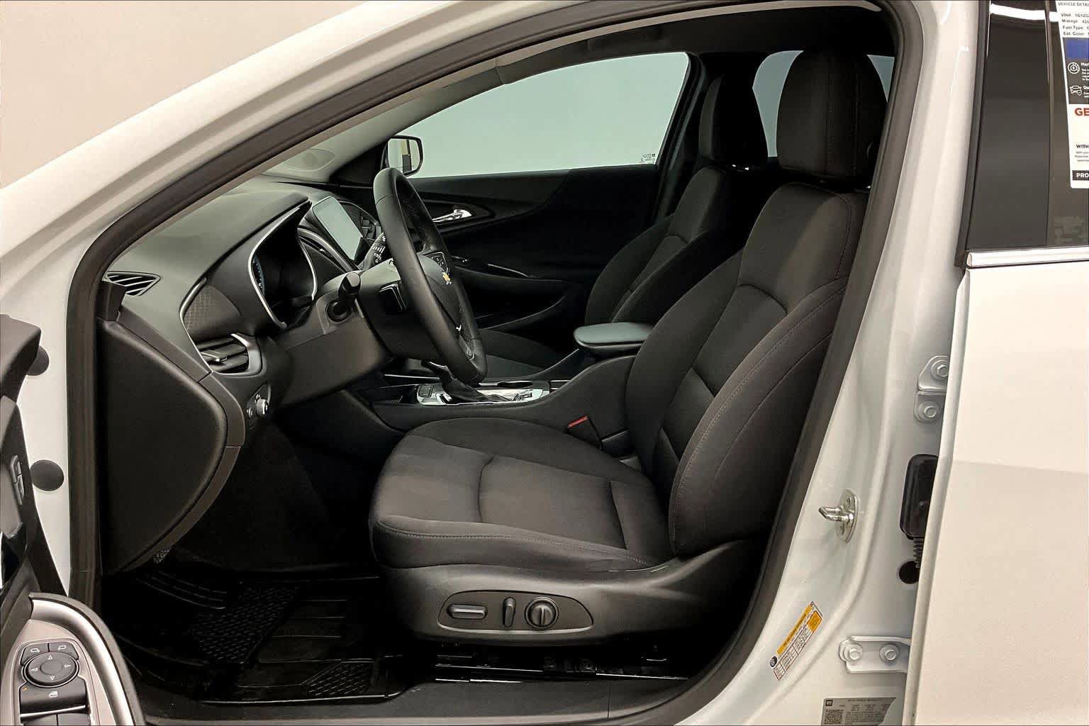 Used 2025 Chevrolet Malibu RS FWD image 8