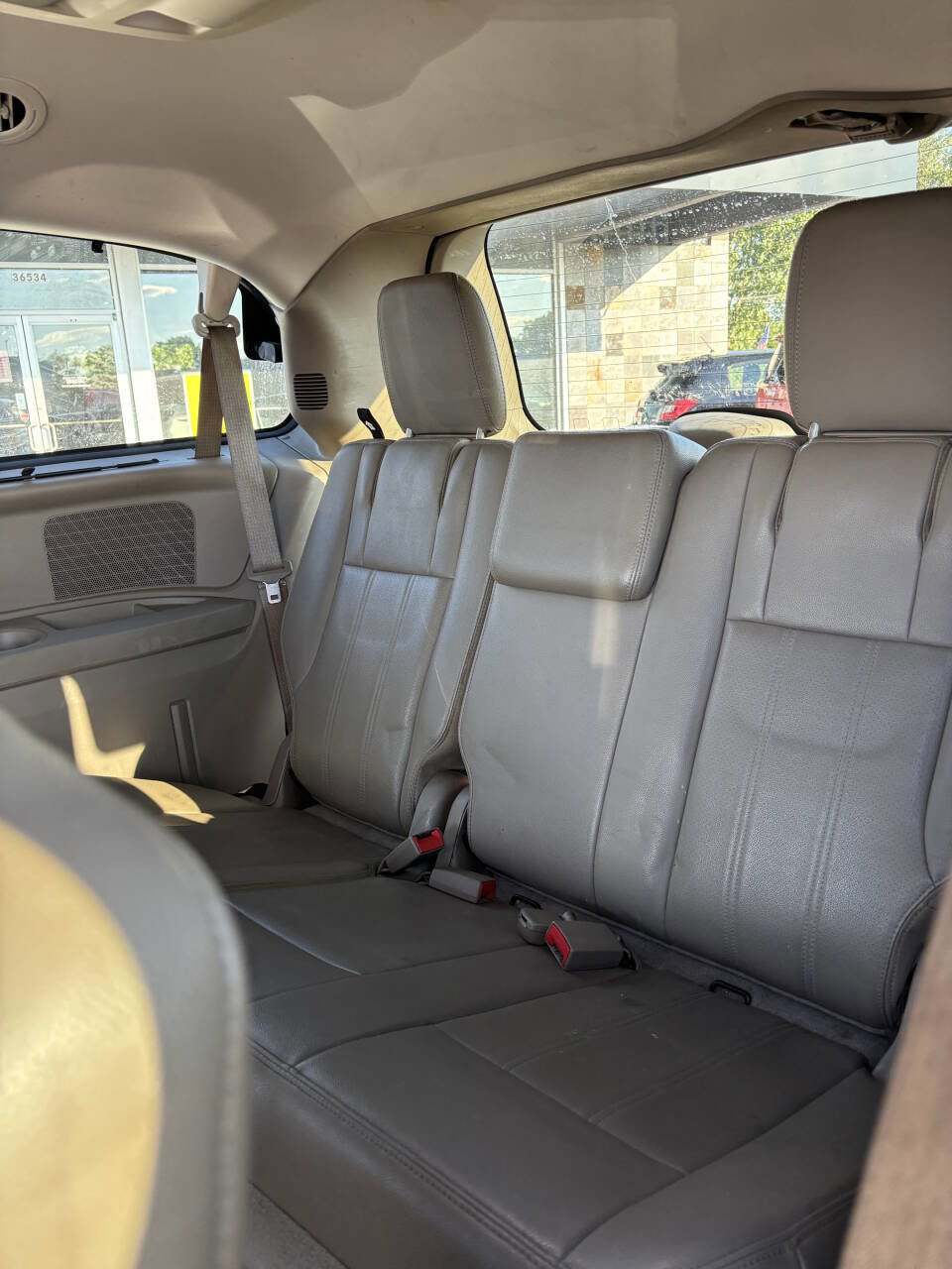 Used 2013 Chrysler Town & Country Touring-L w/ Driver Convenience Group image 6