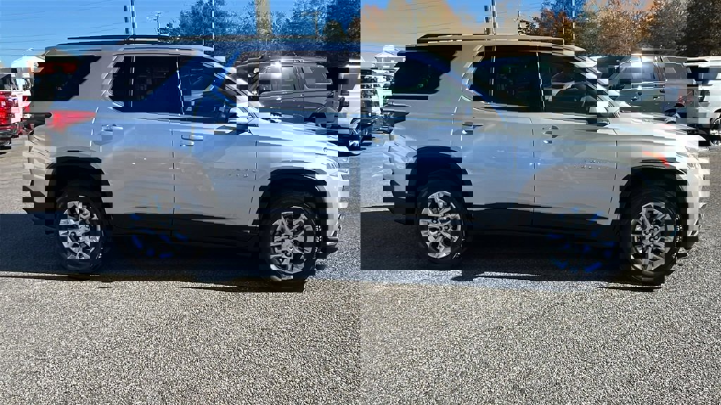 Used 2021 Chevrolet Traverse LT image 4