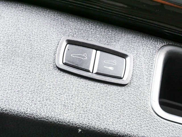 Certified 2023 Porsche Macan Turbo image 33