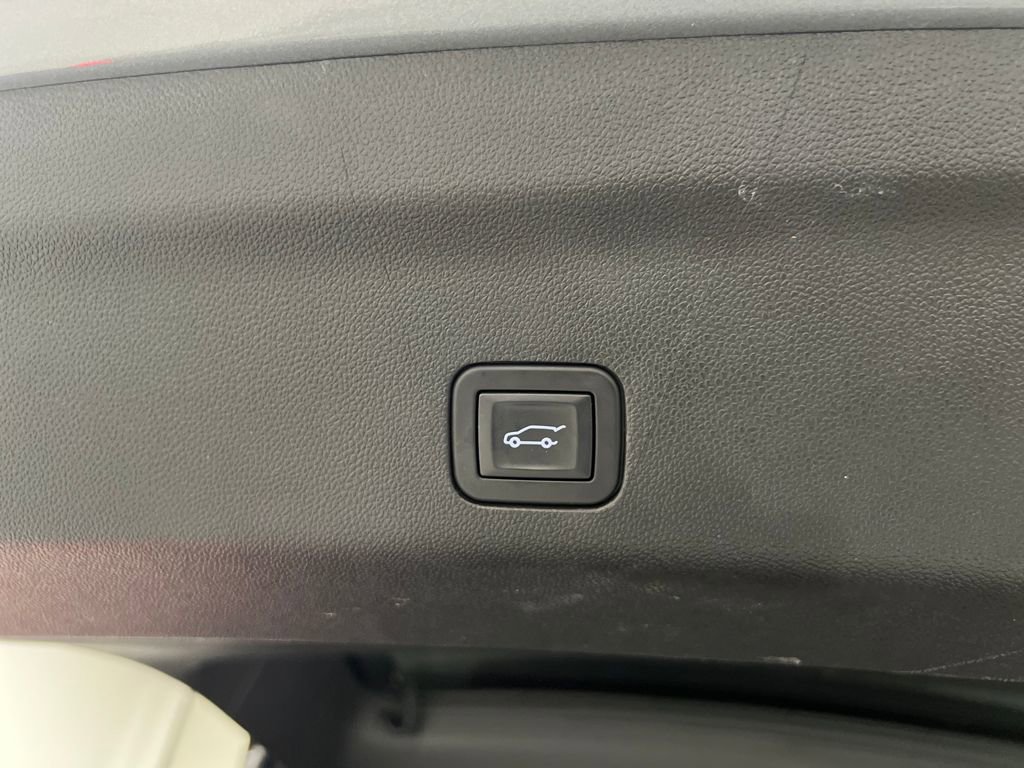 Used 2025 Chevrolet Suburban Z71 image 41