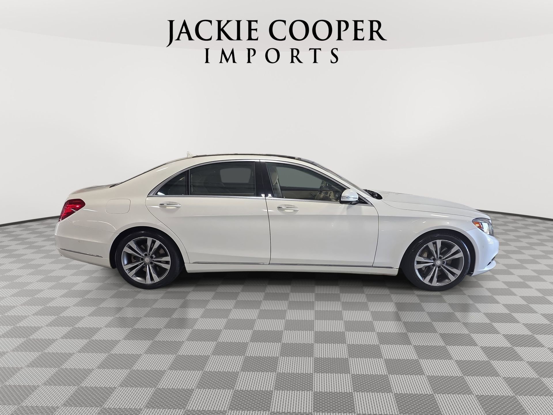 Used 2015 Mercedes-Benz S 550 4MATIC Sedan image 4