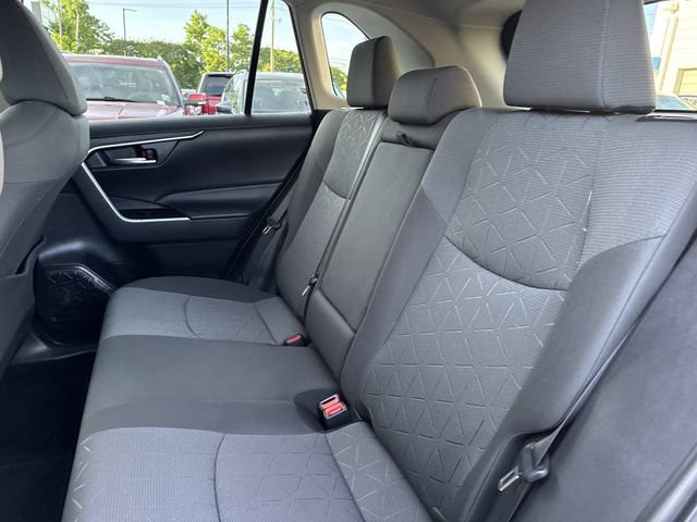 Used 2022 Toyota RAV4 XLE AWD/4WD image 18
