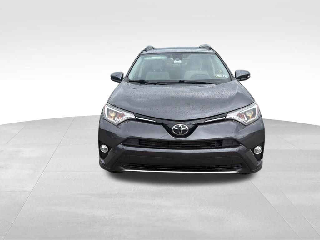 Used 2018 Toyota RAV4 XLE AWD/4WD image 2