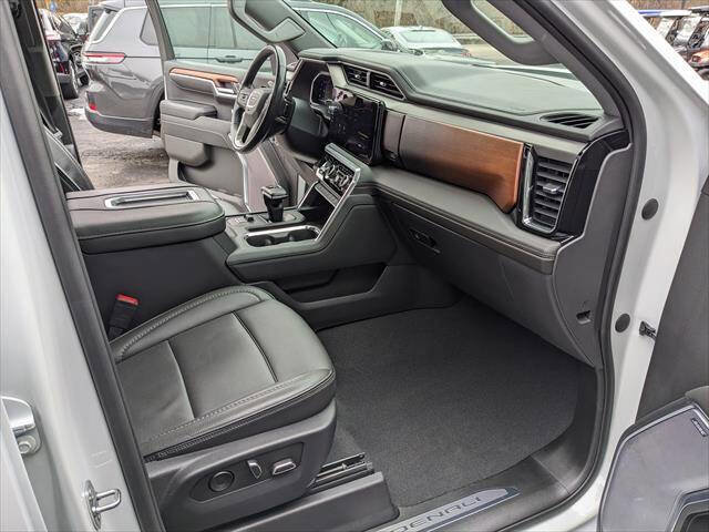 Used 2022 GMC Sierra 1500 Denali w/ Technology Package AWD/4WD image 18