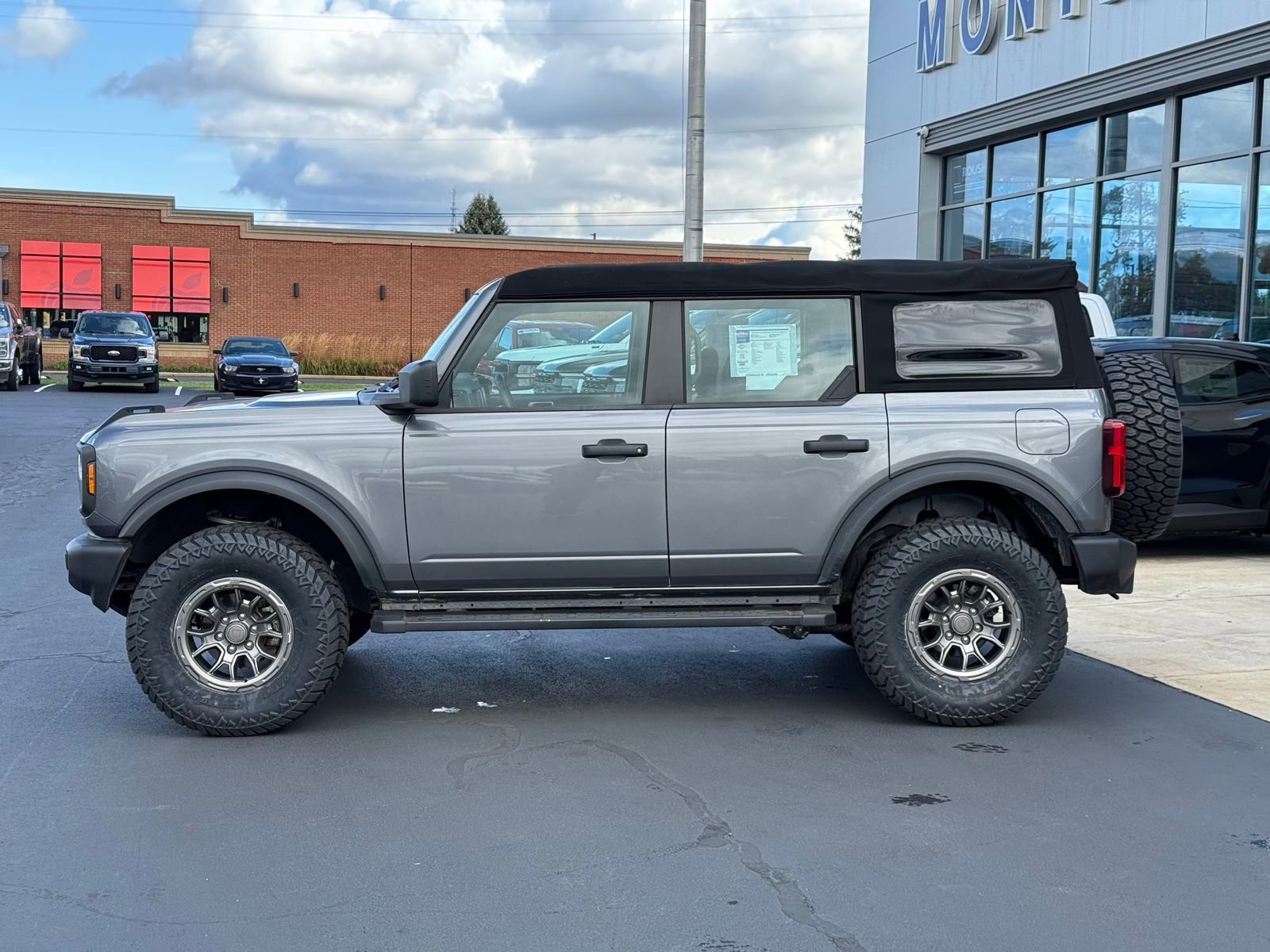 Used 2022 Ford Bronco 4-Door image 6
