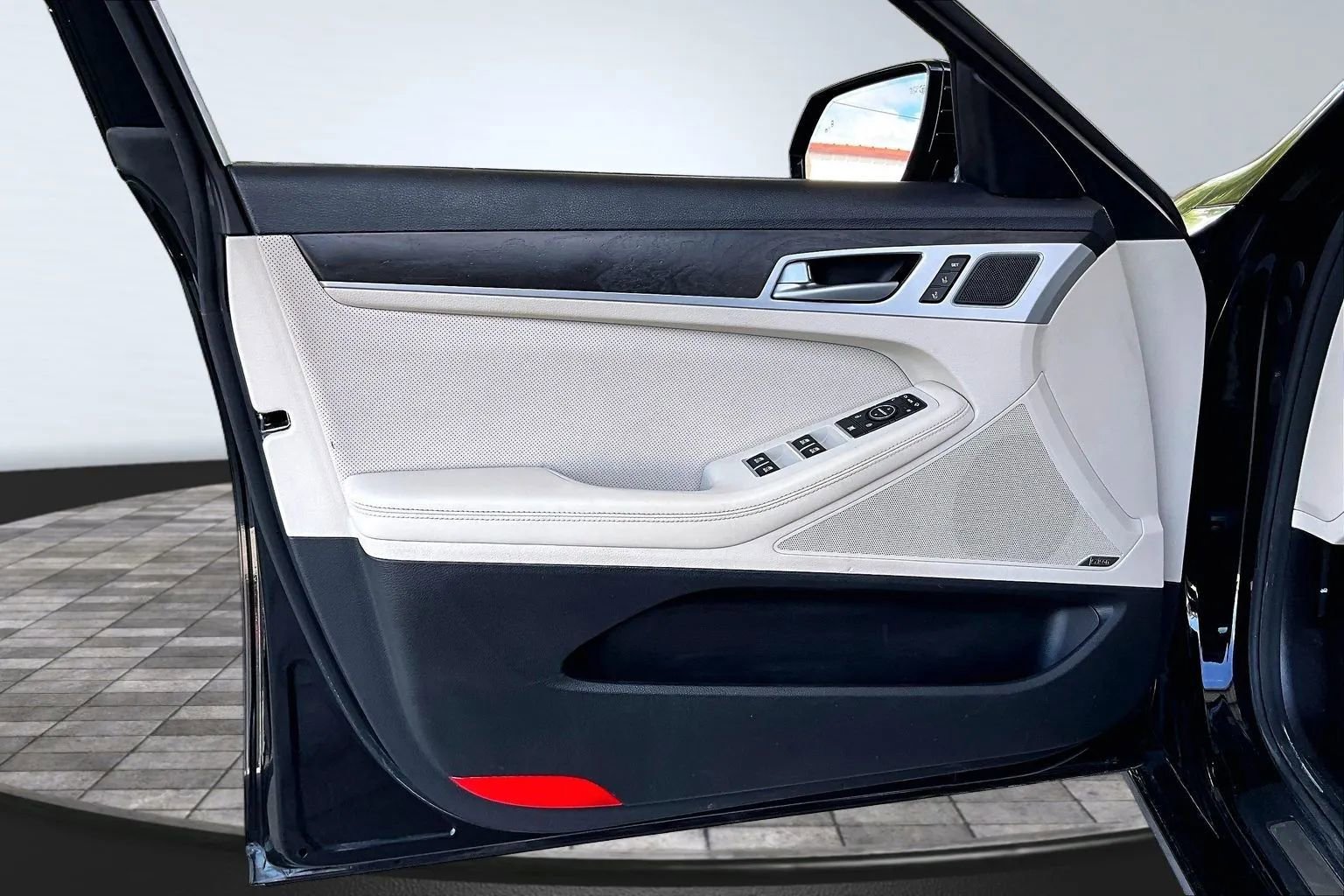 Used 2017 Genesis G80 3.8 w/ Option Group 03 image 17