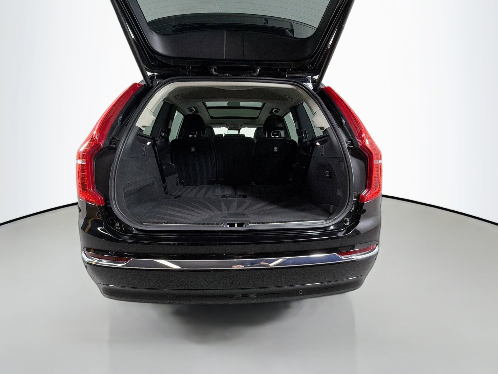 Certified 2025 Volvo XC90 B5 Core AWD/4WD image 26