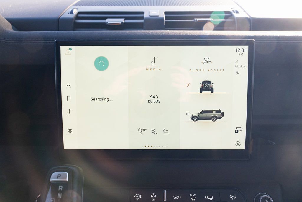 Used 2023 Land Rover Defender 130 X-Dynamic SE image 13