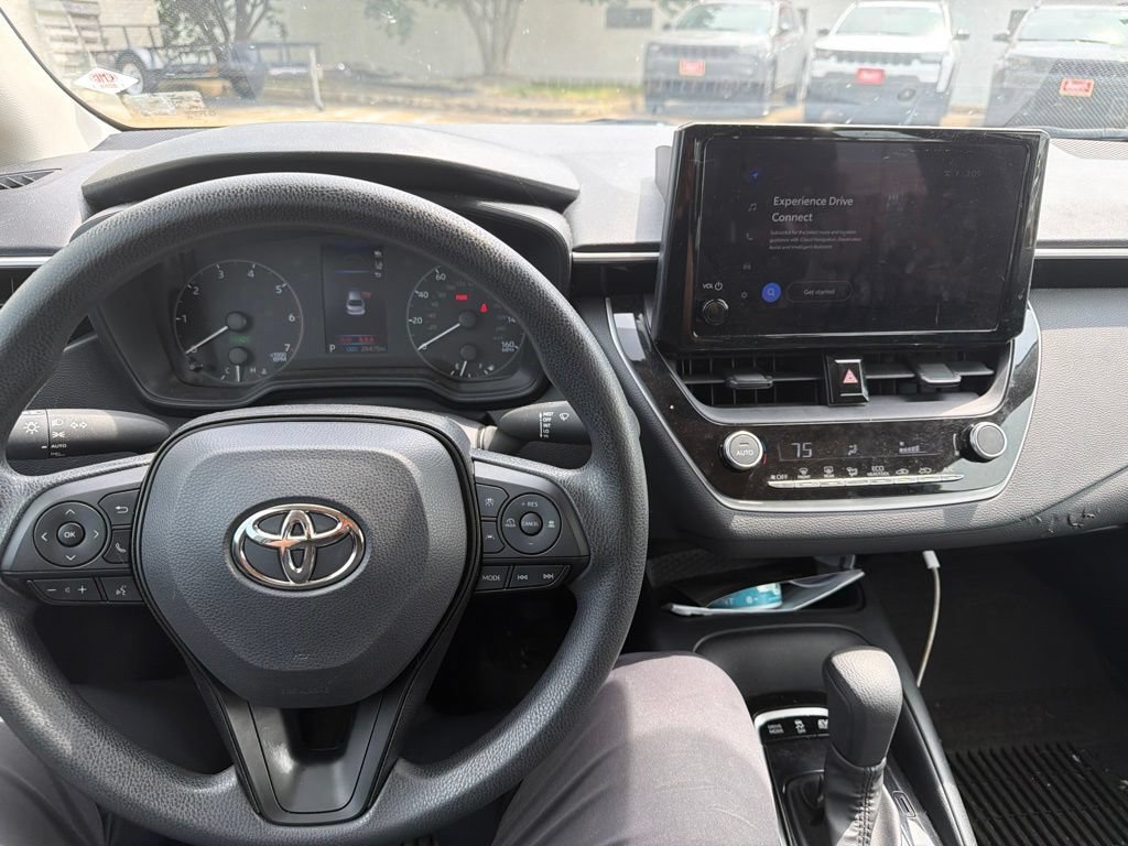 Used 2025 Toyota Corolla LE FWD image 16