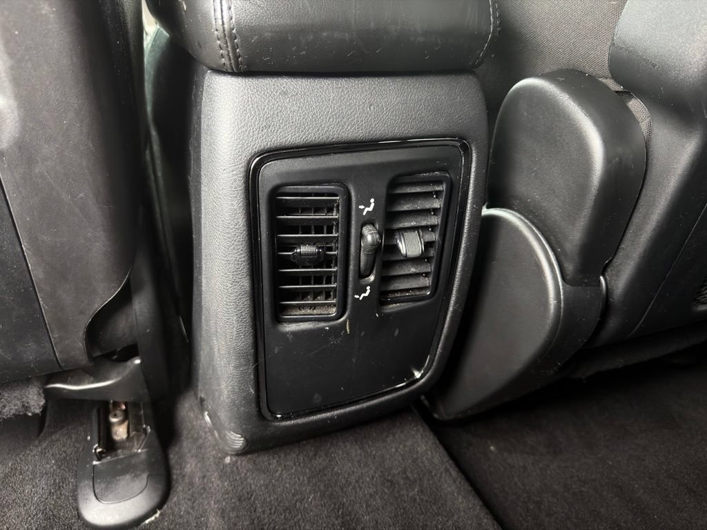 Used 2021 Jeep Grand Cherokee Laredo AWD/4WD image 34