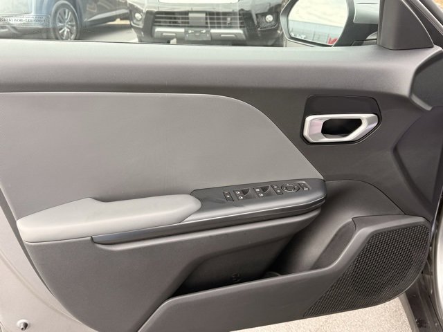Used 2025 Kia K4 LXS image 12