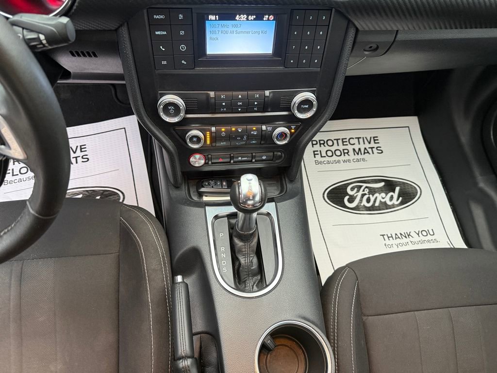 Used 2022 Ford Mustang EcoBoost image 11