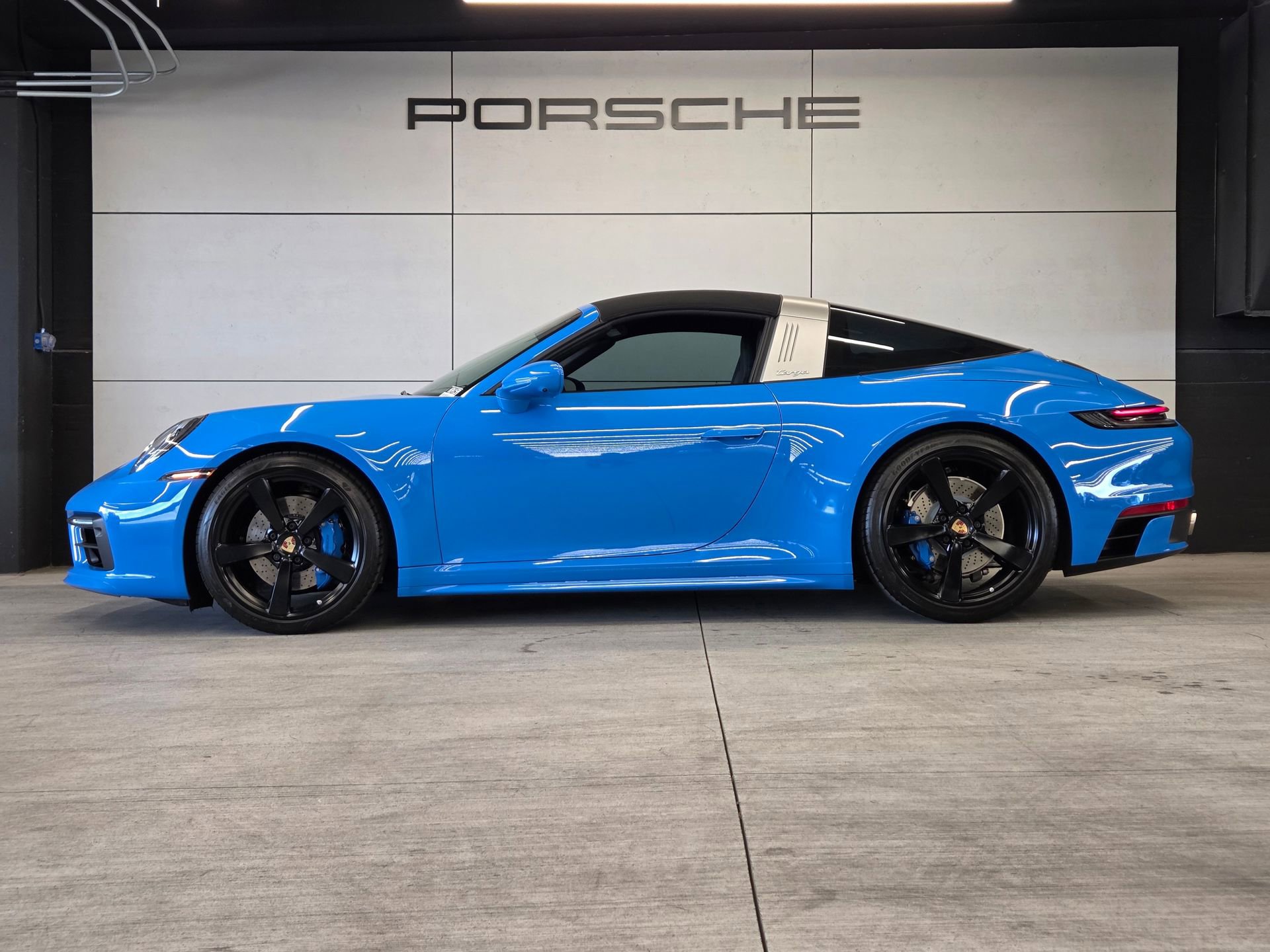 Certified 2024 Porsche 911 Targa 4S AWD/4WD image 2