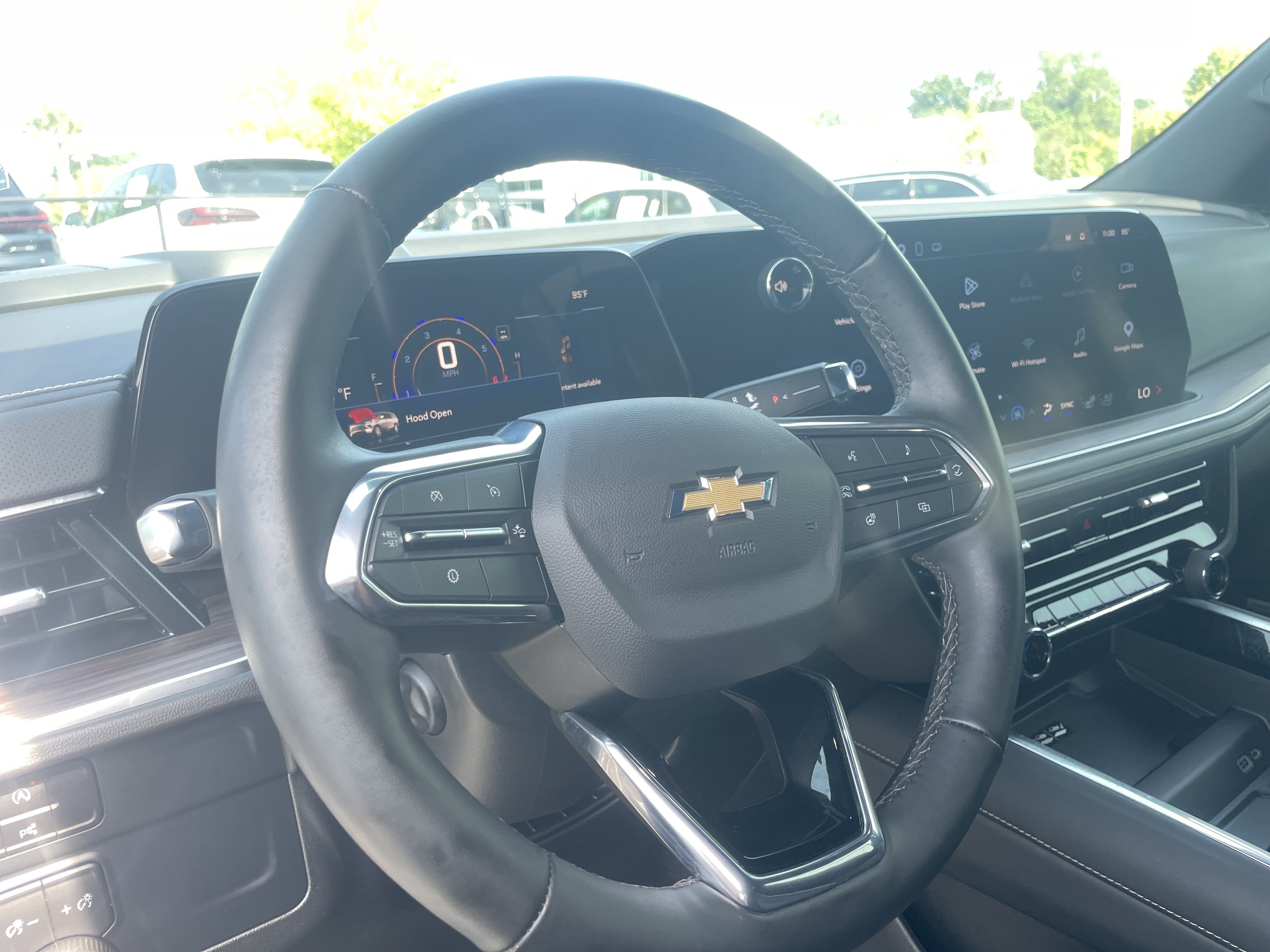 Used 2025 Chevrolet Suburban Premier AWD/4WD image 18