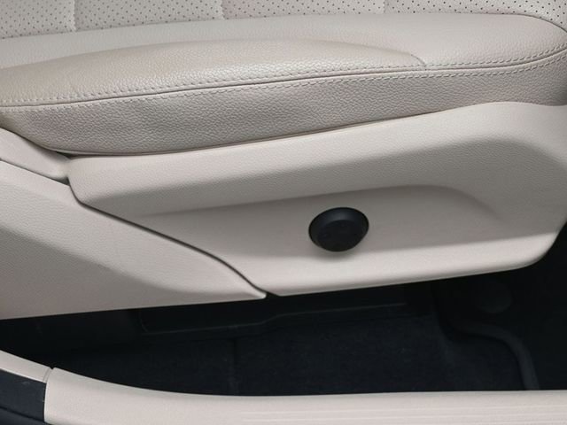 Used 2017 Mercedes-Benz GLC 300 4MATIC image 36