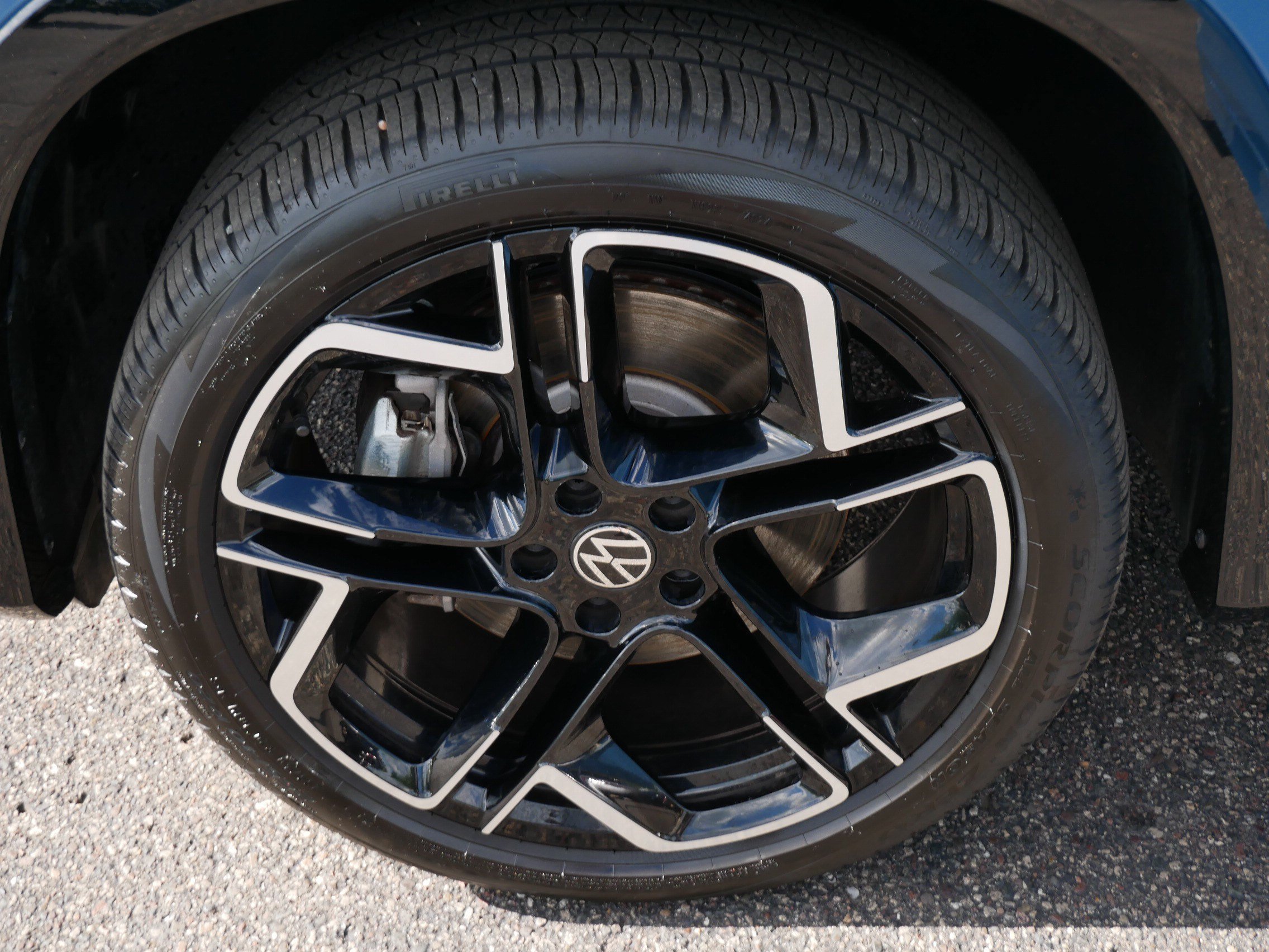 Certified 2025 Volkswagen Tiguan SEL R-Line AWD/4WD image 15