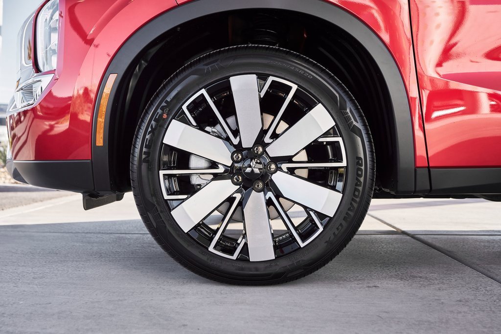 New 2025 Mitsubishi Outlander SE image 3