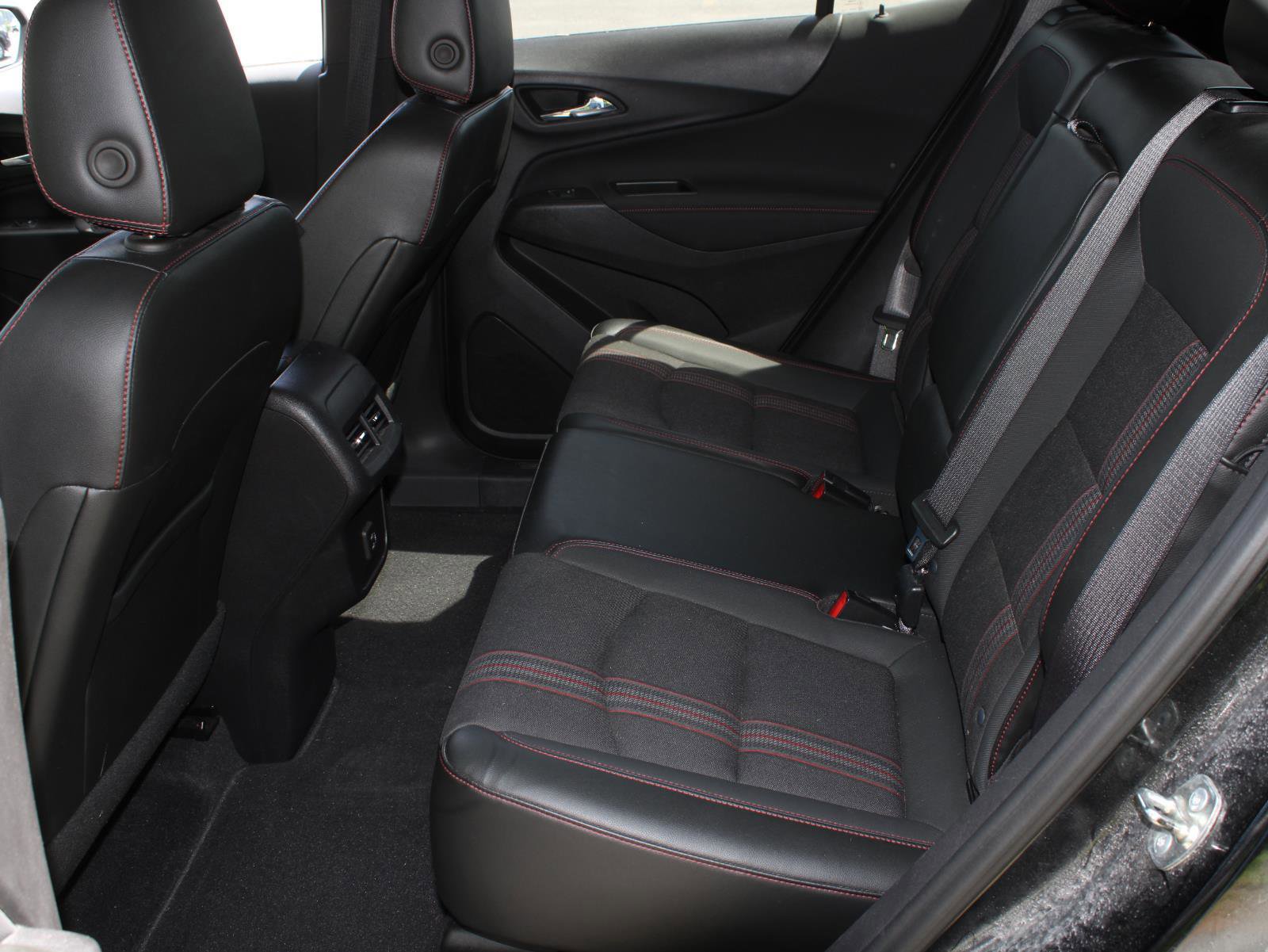 Used 2024 Chevrolet Equinox RS AWD/4WD image 15