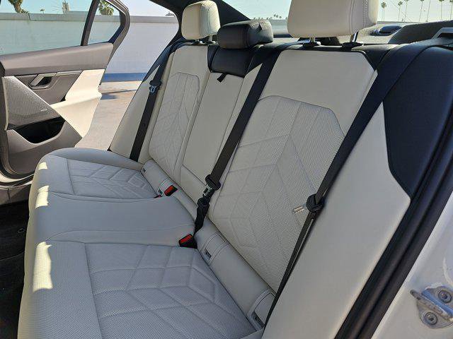 Used 2024 BMW 540i xDrive w/ Premium Package image 14