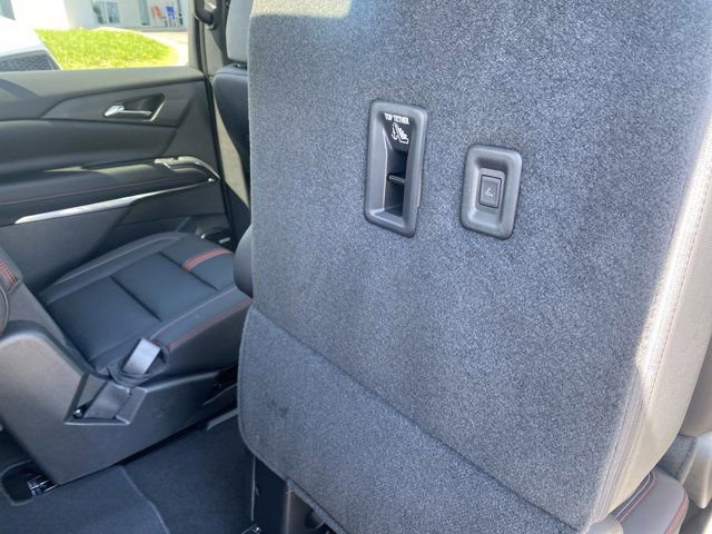 Used 2026 Chevrolet Traverse RS AWD/4WD image 19