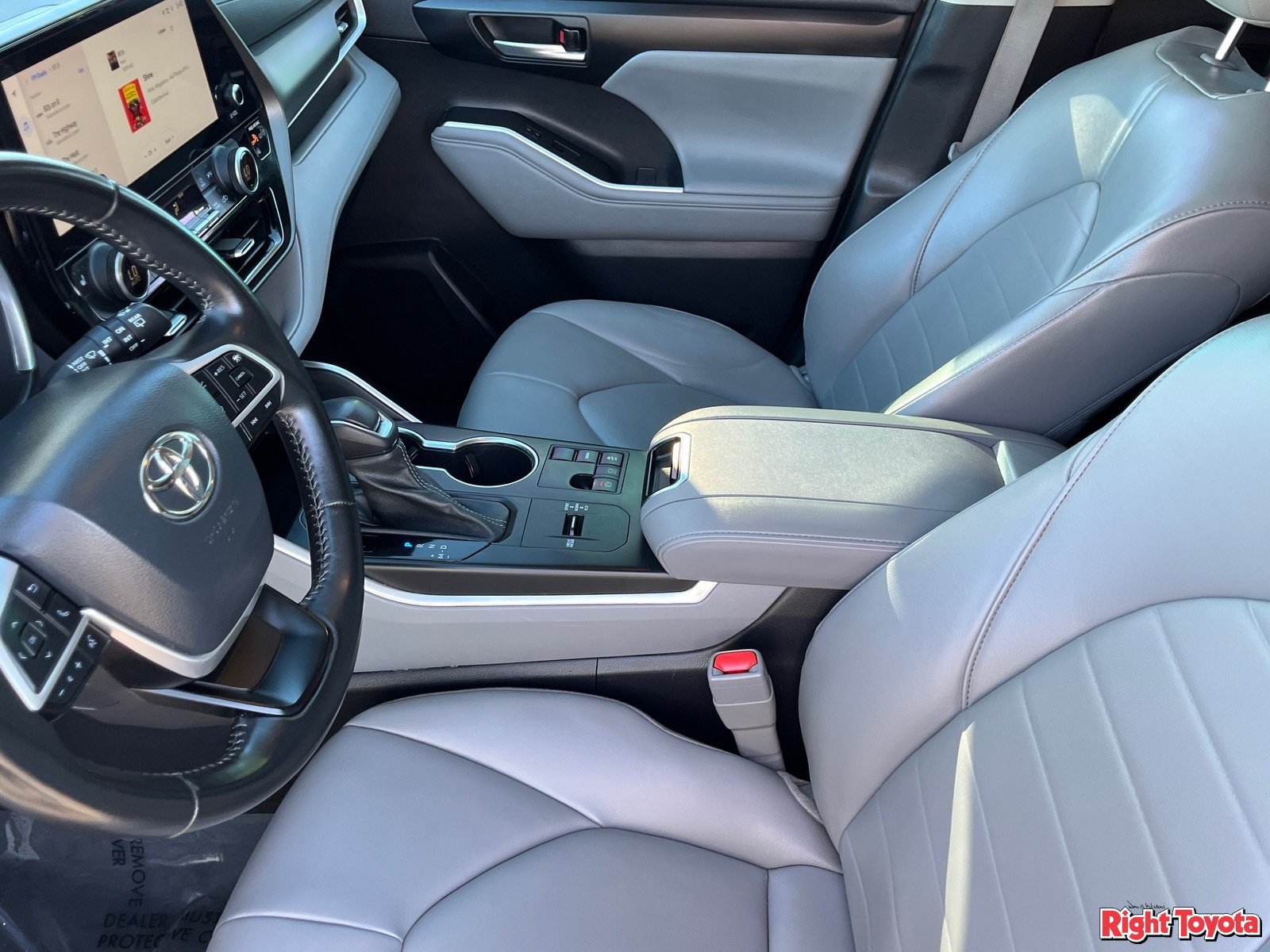 Used 2023 Toyota Highlander XLE FWD image 21