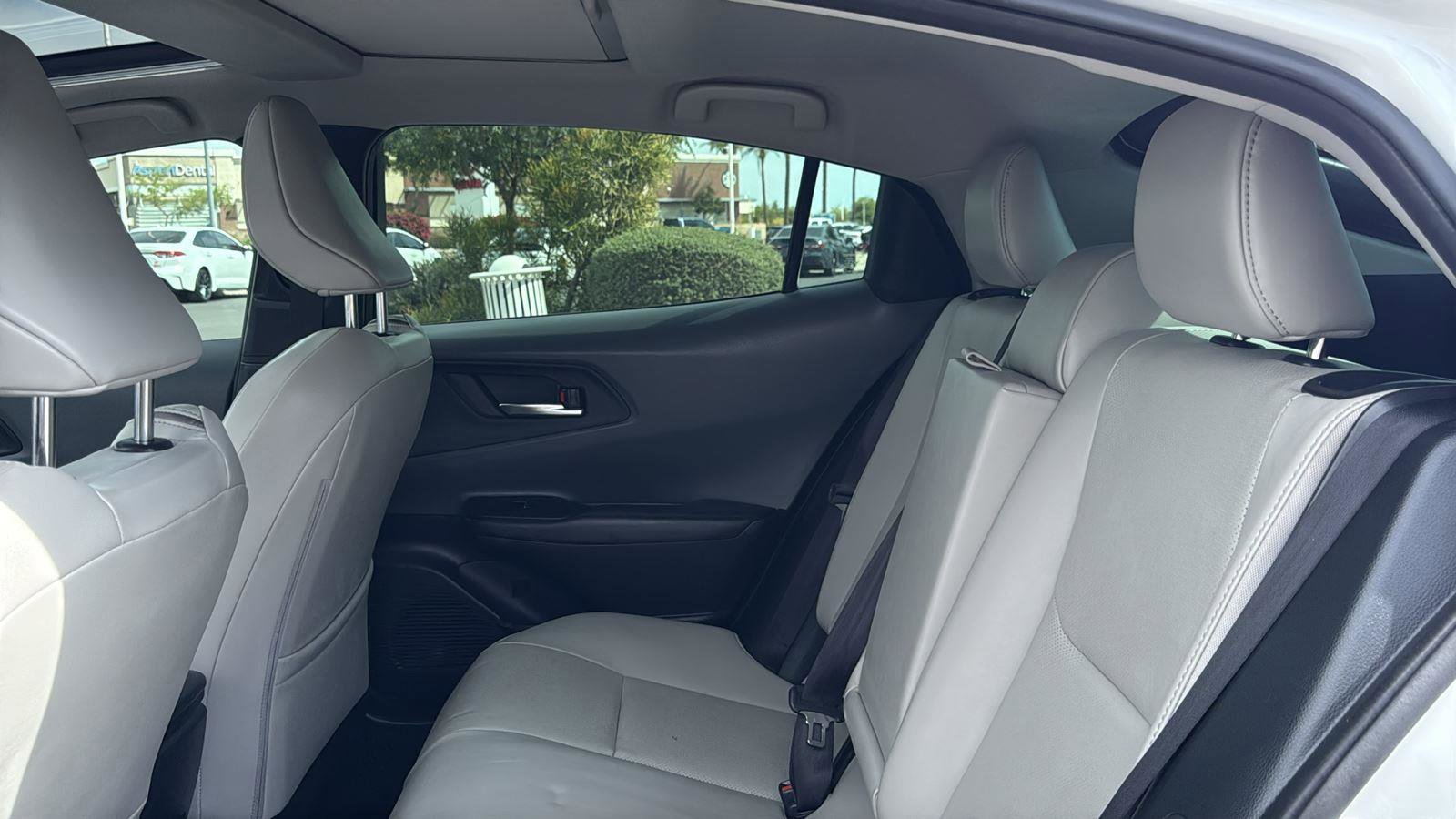 Used 2025 Toyota Prius XLE image 28