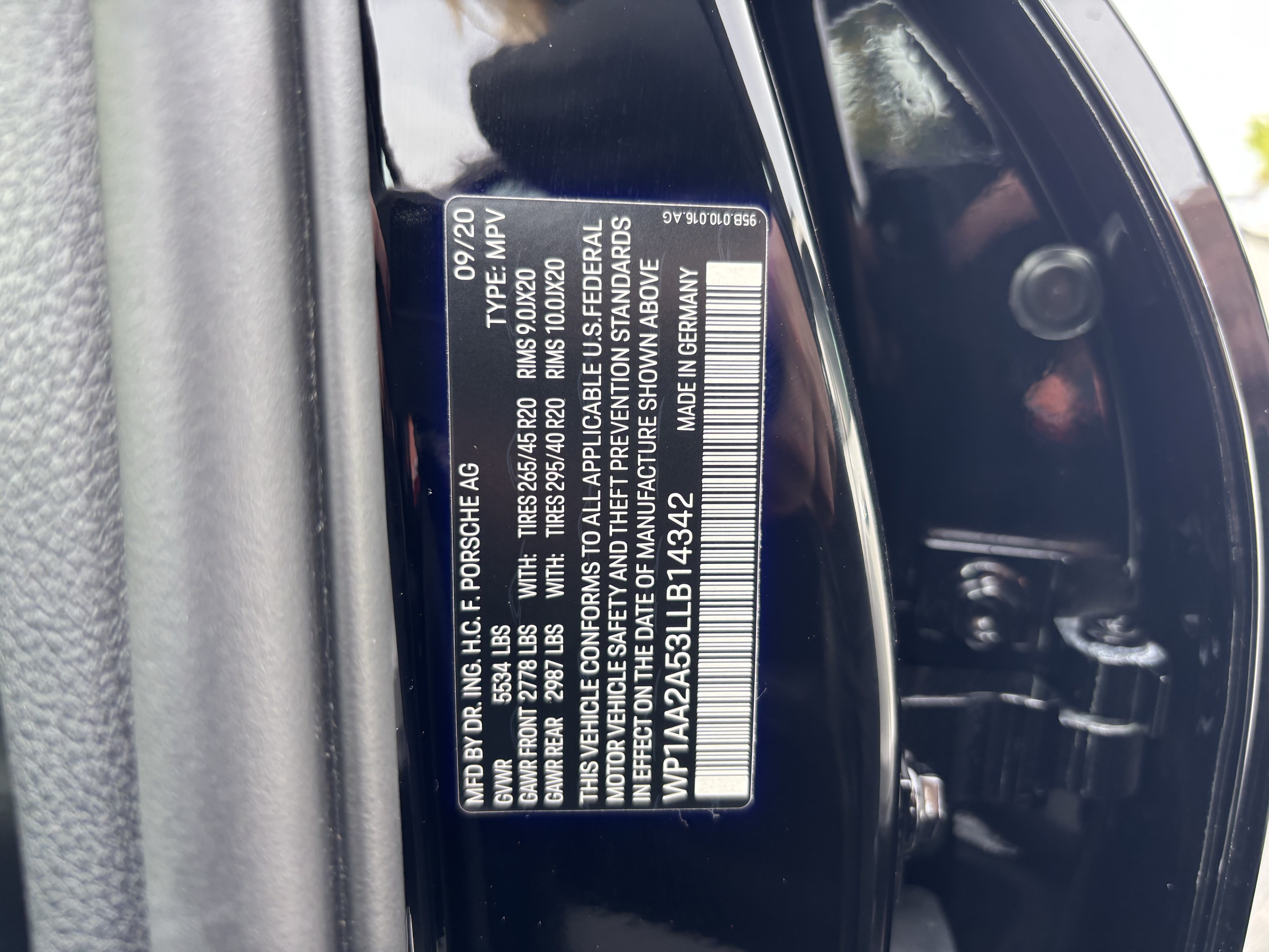 Used 2020 Porsche Macan AWD/4WD image 38