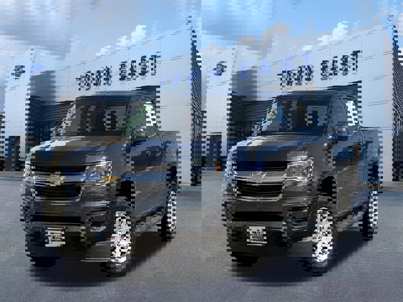 Used 2019 Chevrolet Colorado LT image 1