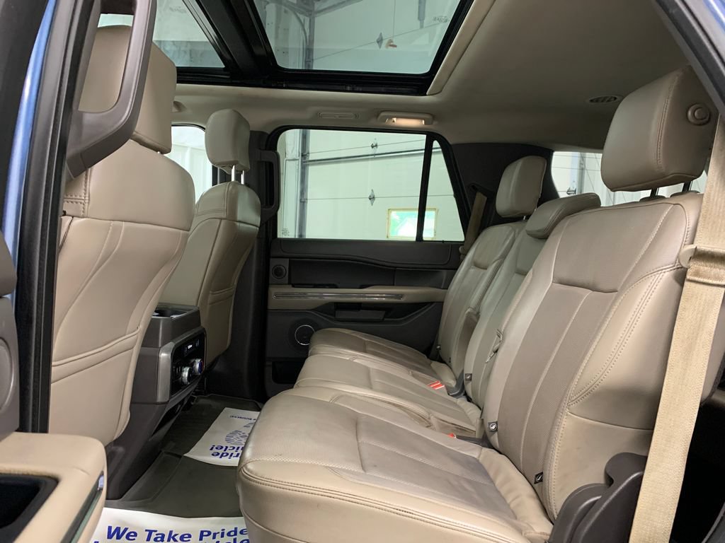 Used 2018 Ford Expedition XLT w/ Equipment Group 201A AWD/4WD image 19