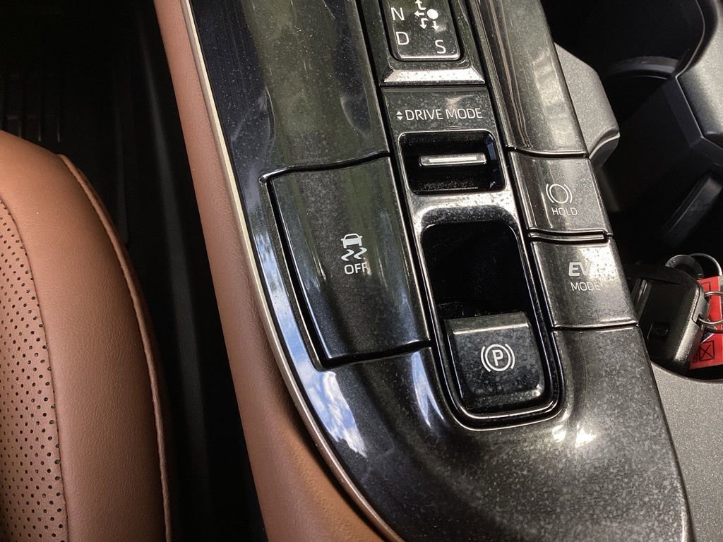 Used 2025 Toyota Crown Signia image 20