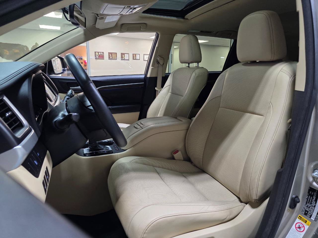 Used 2015 Toyota Highlander Limited AWD/4WD image 15